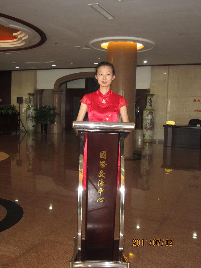 我系学生在学院国际交流中心实习