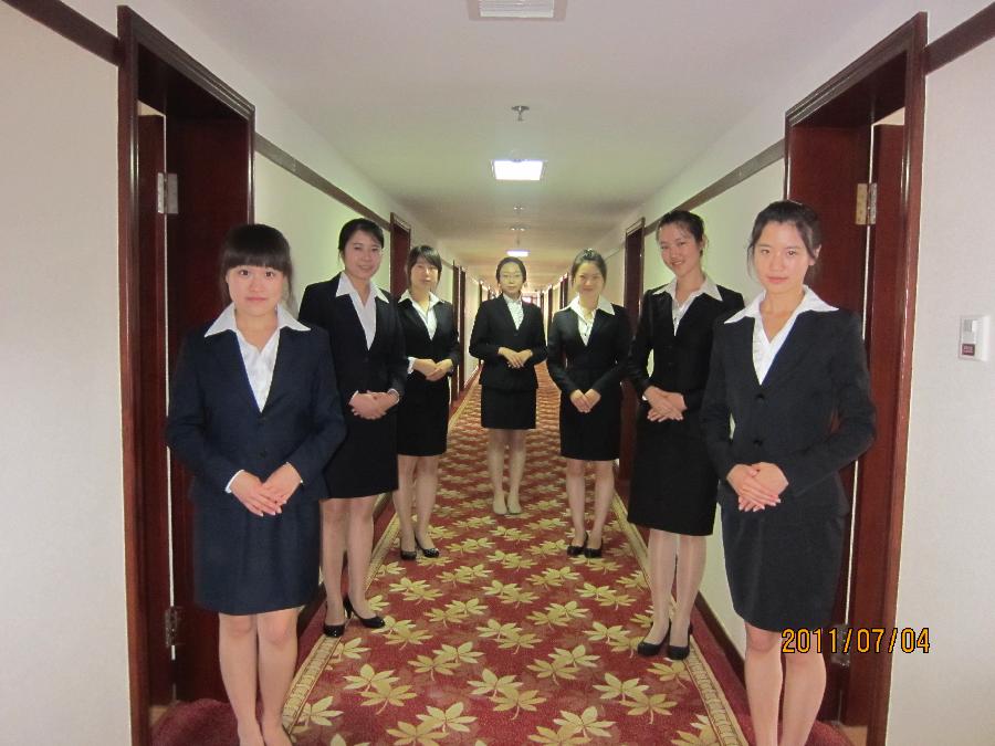 我系学生在学院国际交流中心实习