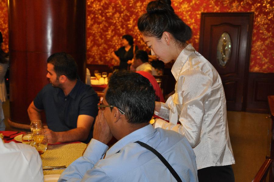 我中心学生参与发展中国家商务官员接待服务