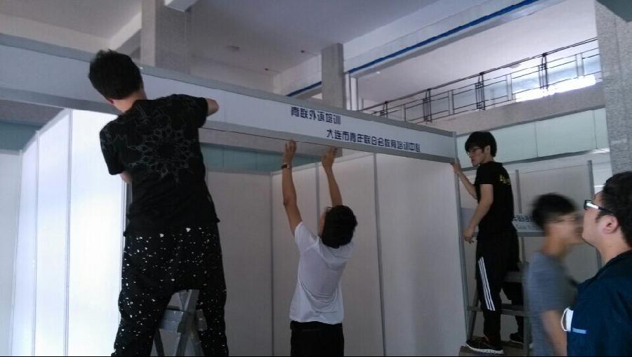 会展综合虚拟仿真实验中心小学期系列报道之五：校园展会现场搭建工作顺利完成